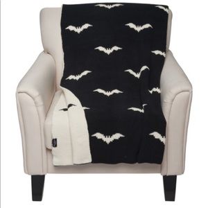 Well dressed home bat knit blanket